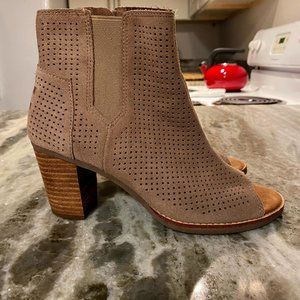 Tom's Peep show perforated Suede chunky heel size 7